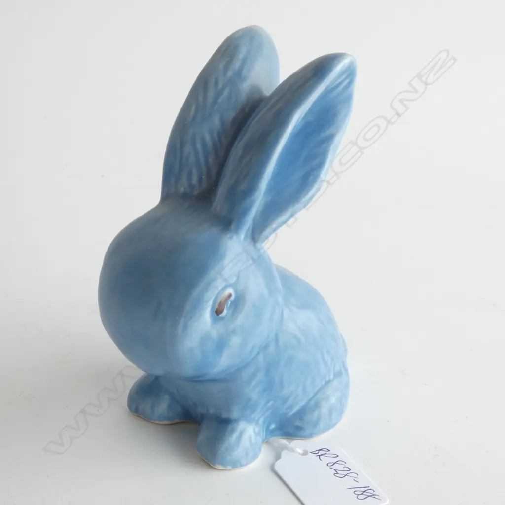 A Sylvac snub nosed rabbit blue Image 1++